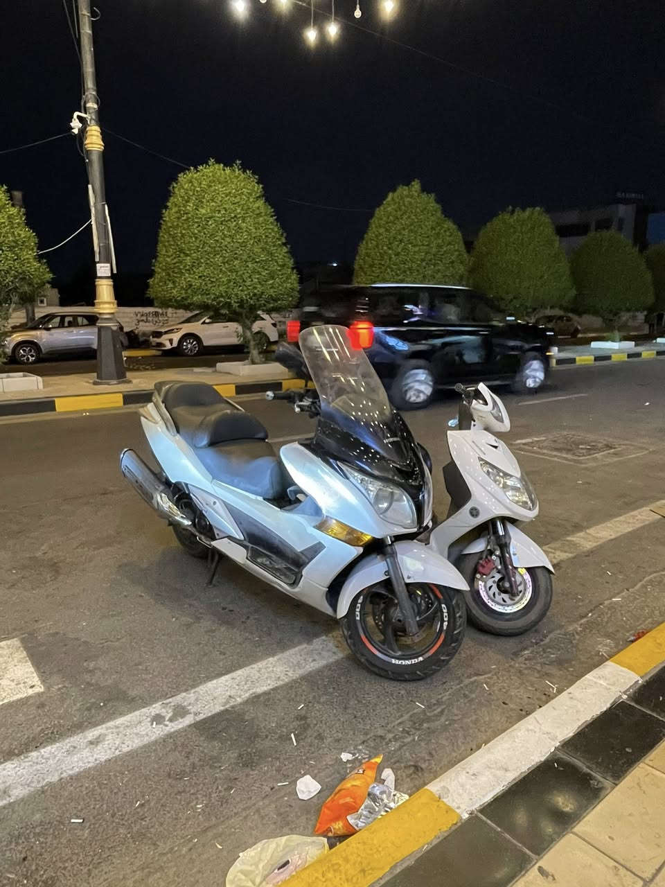 سلام عليكم دراجه سلفر ونج جي تي منفيس ومكاتبه حتى دفترها كامل للبيع اوفر شغال دراجه كامله مكينه خرسه كفاله جيب فيتر وفحص كهربائياتها كلها كامله دراجه كل نقص مابيها نكره بكل وقت شلعه معدل كامله ستاند حساس ستاند وسطي قفل جنطه دراجه جاهزه بيها ملاحضات بالكفرات فقط ماشيه 27 الف حقيقي السعر مليونين  وبيها مجال مكاني الدوره  رقمي ***********
