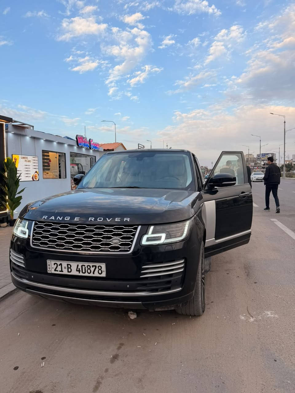 للبيع او المراوس حسب القناعه
رانج روفر فوك اوتوبيغرافي خليجي وكاله سردار 
 موديل 2013 محدث 2021 

بيها صبغ جاملغ خلفي شبرين فقط 

8 سلندر سوبر جارچ 

فول مواصفات 

السياره صفر مسج 
عليها ادامه كامله 
  للاستفسار 
***********
