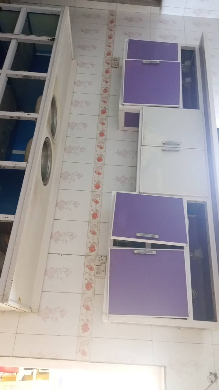 كاونتر للبيع سنك حوضين مرمر 3 أمتار يرادله بس بيبان سعره 350 وبي مجال للستفسار ‏‪***********‬‏
