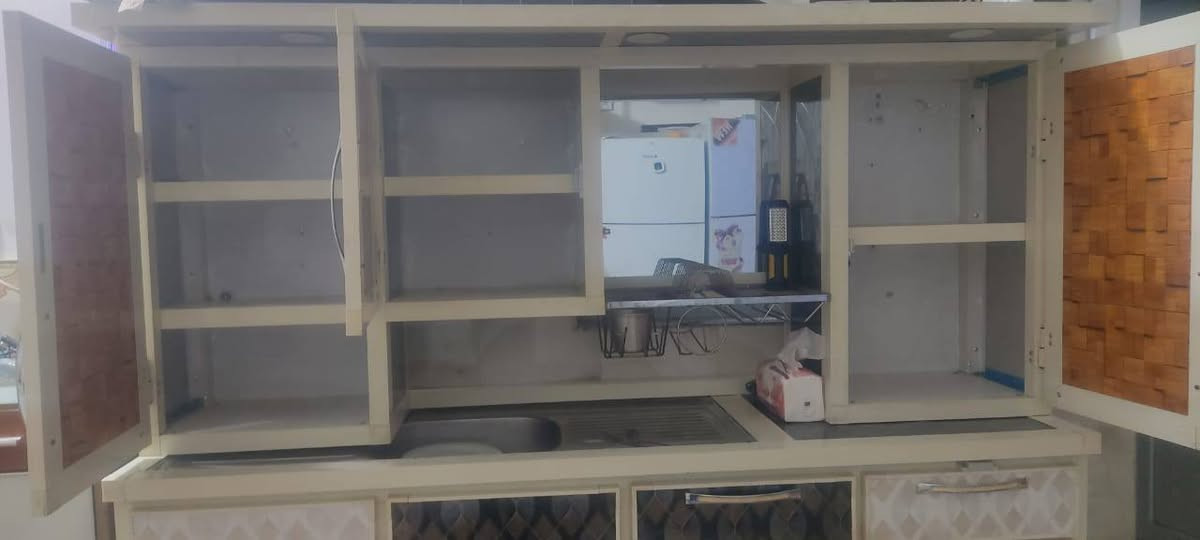 سلام عليكم طباخ 5 مشاعل شغال شرط الشغل 150 كاونتر مترين نظافه فول 225 وبي مجال قليل كلش عنوان نجف حي الزهراء ***********
