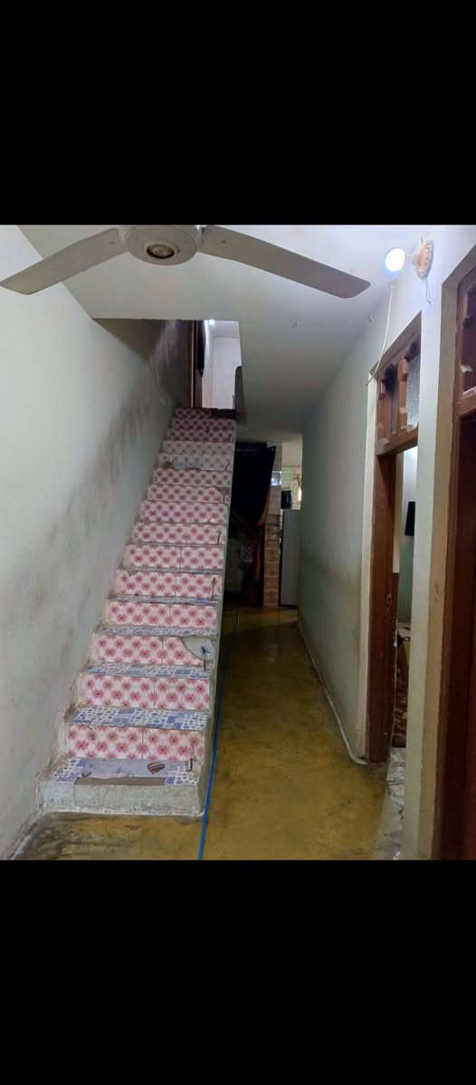 سلام عليكم بيت للبيع مكان الحسينيه نهاية خدمات مسقط المساحه 125 طابقين عدد الغرف 4 استقبال ومطبخ وتواليت مشترك داخلي وتواليت خارجي التفاصيل اتصال على الرقم ‏‪***********‬‏
