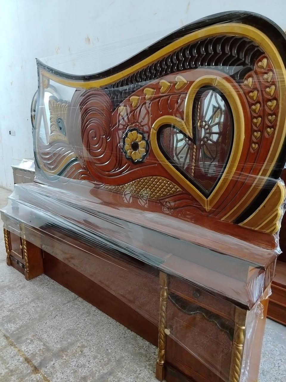 غرفة نوم ٦باب طابقين صاج السعر ٨٥٠ الف العنوان بعقوبة كاطون شارع أبو رباح مجاور مرطبات السيد *********** مزاد ابو كرار الغريباوي
