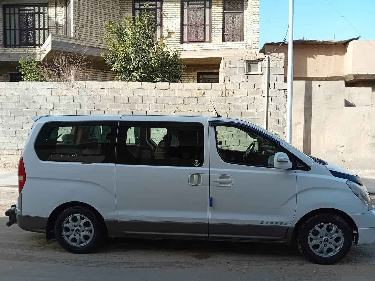 سلام عليكم  استاركس  موديل ١٣ تخم تاير جديد مكفول عدا جاملغ جهت السايق اسود مصبوغ السعر ١٦٥  وبيه مجال هاتف ***********
