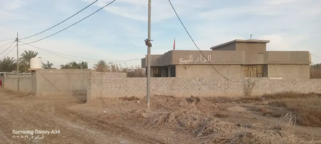 السلام عليكم  من
رخصه الادمن تم اعاده النشر بسبب الوعود الكاذبه دونم للبيع ملك صرف يحتوي على دار تبلغ مساحه الدار 300م بناء حديث يحتوي الدار على ٣غرف نوم +استقبال +هول +صاله +مطبخ +صحيات داخليه +صحيات خارجيه +حديقه مساحه الحديقه 200م +حقل دواجن +محل تبعد عن الشارع العام 250م في محافظة واسط طريق صويره اجبله للستفسار الاتصال ***********
