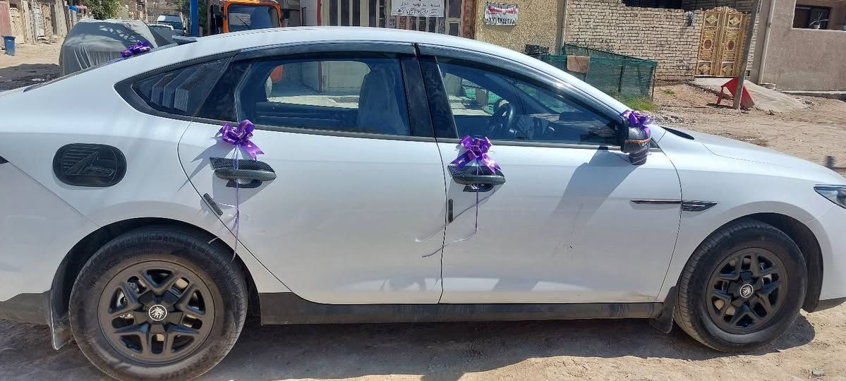 Byd كن بلاس 2025
السلام عليكم بي واي دي كن بلاس 2025 ماشية 7 الالف كيلو متر 
مكفولة من كل شيء عدى شخصين وقطعة صبغ صغيرة جدا نجبرت اصبغها 
{مواصفات معروفة ام الكاميرا الوحدة}
مواصفات اضافية 
رقم مميز 70570
كماليات كاملة (طقم كاربون فايبر/ درع راديتر تركيب من الخارج/ مطريات/ سبويلر جام وسبويلر صندوق/ سودات الأحرف و قبق البانزين والكهرباء/ ارضيات قالب خاص/ فرشة دشبول أمامي وخلفي/درع حماية للشاشات اثنينهن/ غلاف ستيرن + كاربون فايبر/ جلدة حماية للمسند الوسطي كاملة/ لعبة byd وعطر في نفس الوقت) 
أضافة داش كام يصور الامام و الخلف و الداخل 
السيارة مبرمجة كافة البرامج بيها يوتيوب ويز 
سيارة مال جناي جاهزه من كل شيء السعر 20 مليون بيه مجال بسيط جدا حك الجية فقط 
العنوان بغداد الشعب 
الرقم ***********
ملاحظة: ابيع فقط لجناي بياع شراي لا تتصل + جماعة الزيرو بكذا سعر روح اشتري ما جابرك اني عجبك السعر اهلان وسهلان ما عجبك اعبر المنشور
