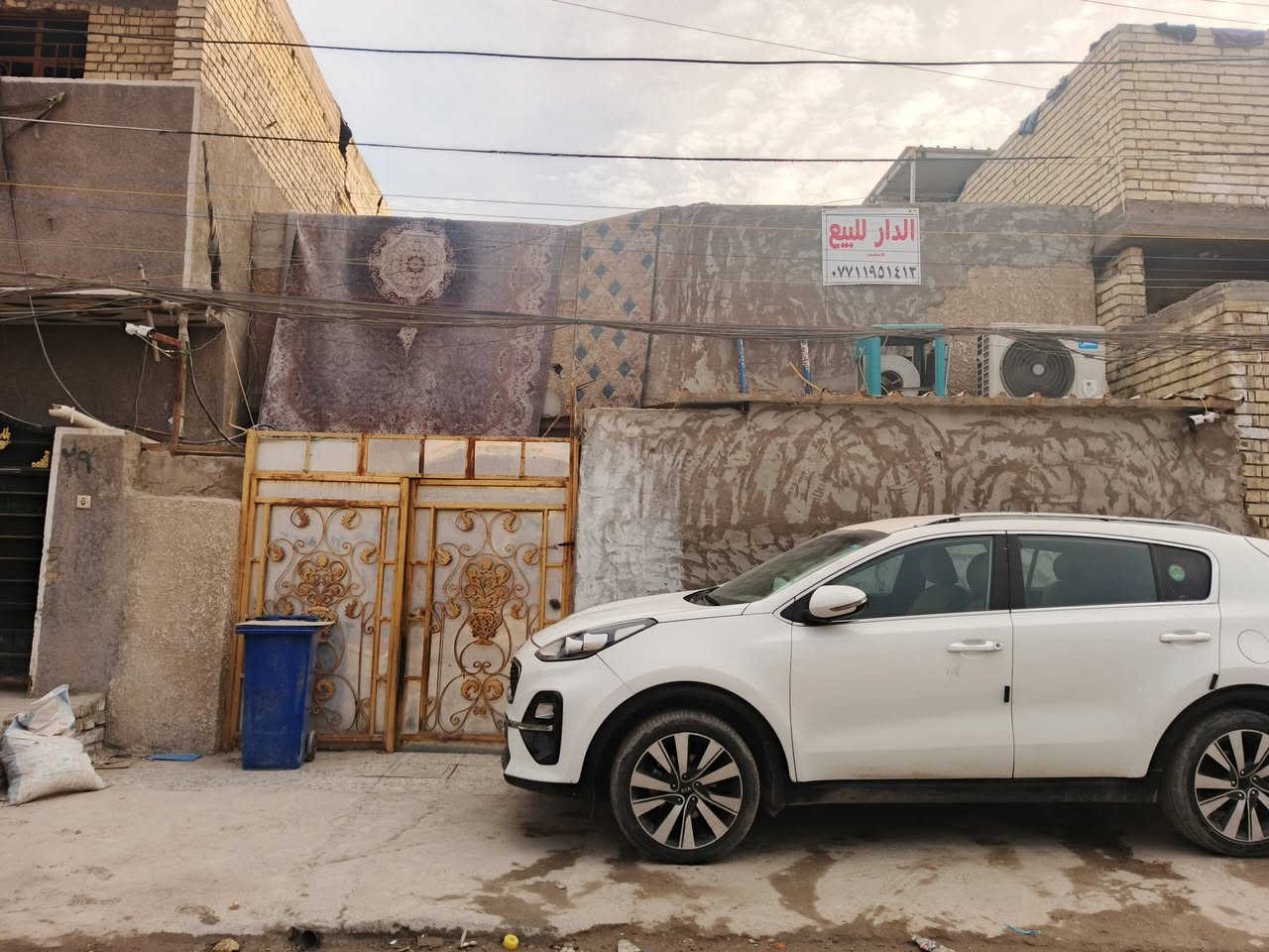 السلام عليكم
للبيع بيت مساحه 113 متر 
واجه 8 نزال 14 
يتكون البيت من طابقين 
الطابق الاول يحتوي علا 
كراج ومحل باب داخلي وصحيات واستقبال ومطبخ و صاله وغرفه + مطبخ حار + خدمات 
ويحتوي الطابق الثاني على غرفه نوم كبيره + مخزن + بيتونه + صطح 
المكان بغداد نهايت حي اور منطقة حي الزهراء فرع مخبز بغداد 
رقم الهاتف *********** 
للاستفسار اكثر الاتصال على الرقم
