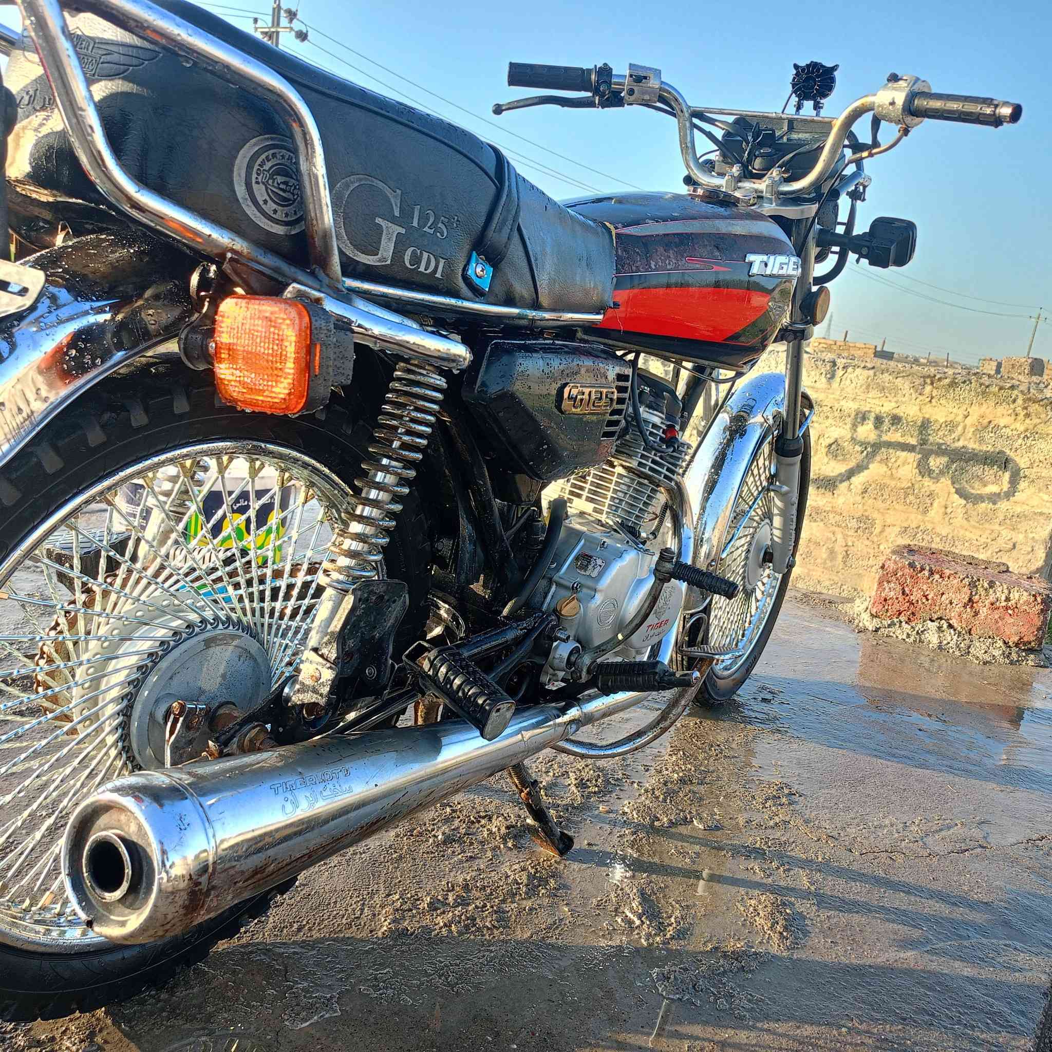 السلام عليكم تايكر  وزن ثقيل موديل  2020واير منيه كله شغاله سعر 300بي مجال شي قليل الستفسار علا رقم ***********
