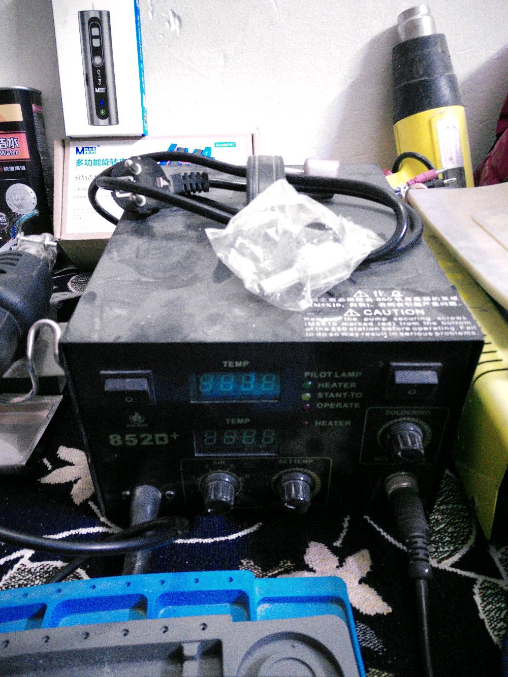 شفرات+قالعات +ادات فك شاشة عدد 20
قلم تكسير ظهر ايفون عدد 1
تيستر شحن عدد 2 اصلي
سيت شفرة اصلي عدد 8
حافظة درنفيس عدد 1
امونيا عدد 2 مامفتوحات دبتين 
منهضة بطاريات ايفون +كلكسي
دريل تنضيف عدد 1
ماسكة هاتف محمول عدد 1
منكنة عدد 1
صولدر سائل +سيم+فليكس علبتين
كفوف صيانة
كارت كشف ظهر الايفون المستبدل
شريط عازل حرارة عدد3
خانة موبايلات عدد 1
هيدكان +كاوية متصل عدد2
قالعة شاشات عدد 1
شسوار فتح حراري عدد1
بادة صيانة عدد 2

السعر 350 وبيهن مجال للاستفسار 
***********