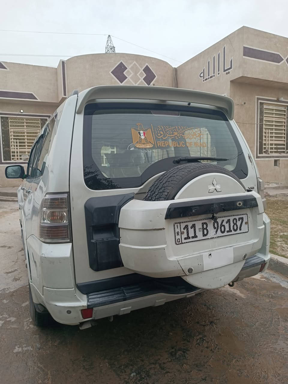 سلام عليكم
سياره باجيرو حبتور موديل 2012 محرك 3500 كير كفاله 
حداديه جديده رقم انكليزي بغداد باسمي شخصياً السياره كفاله عامه ماعده قطعه صبغ وحده في باب السدر وباقي كفاله عامه 
سنويه ل2030 مصفره هزه جديده السعر ب125 مستعجل عليها 
مكاني طريق كربلاء نجف عمود 150 الشراي بي خير ويدلل رقمي *********** وهذا بي واتساب ***********
