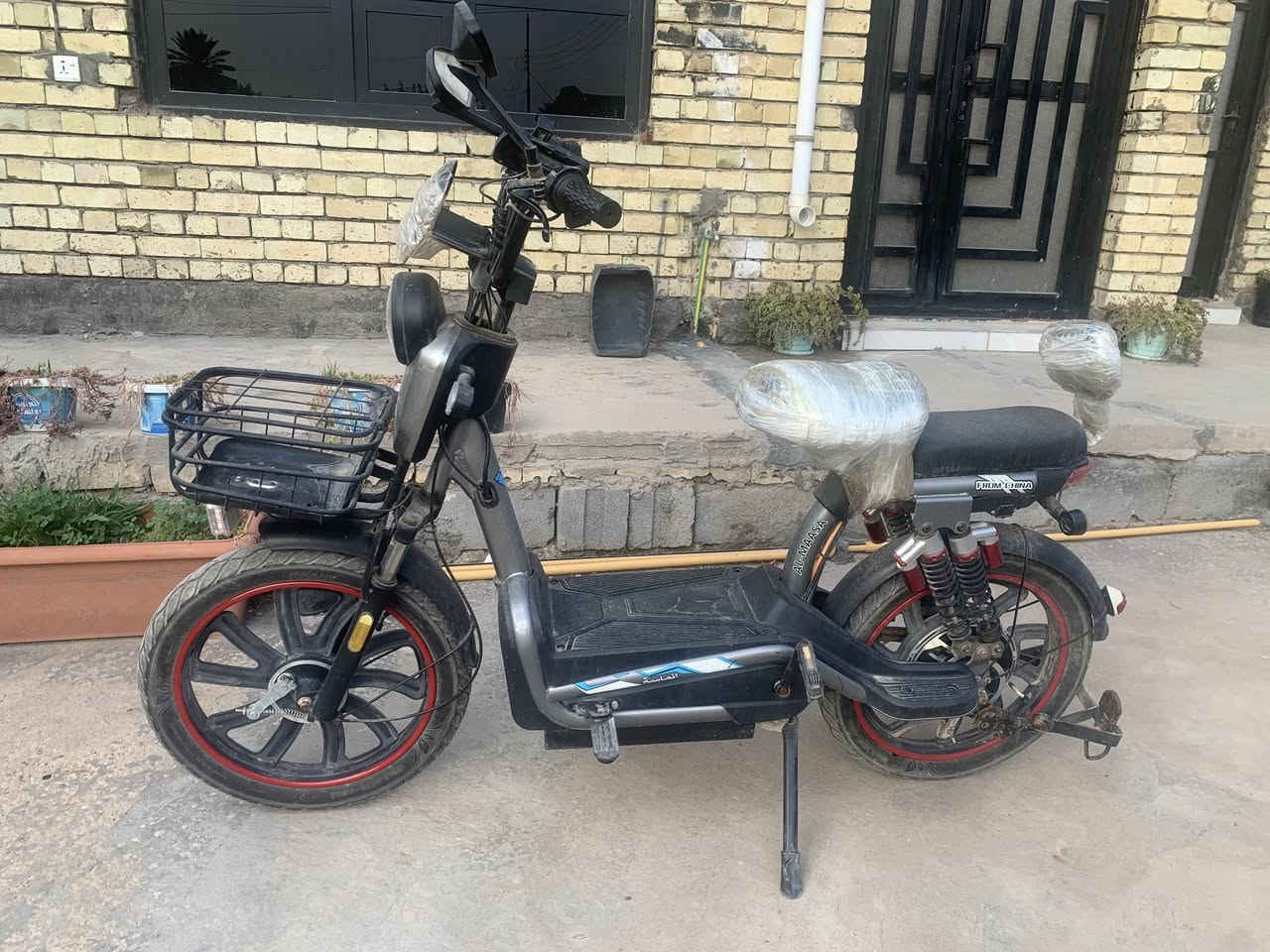 دراجة شحن نظيفة للبيع حجم 20 خمس بطاريات ما بيها اي نقص بصمتين وانذار ضد السرقة ولايت عالي وناصي ولايت قوي السعر 400 وبيها مجال قليل للاستفسار مراسلتي خاص


**إذا كنت صاحب هذا الإعلان وتريد حذفه لأي سبب، رجاءا أرسل رسالة إلى الدعم الفني**