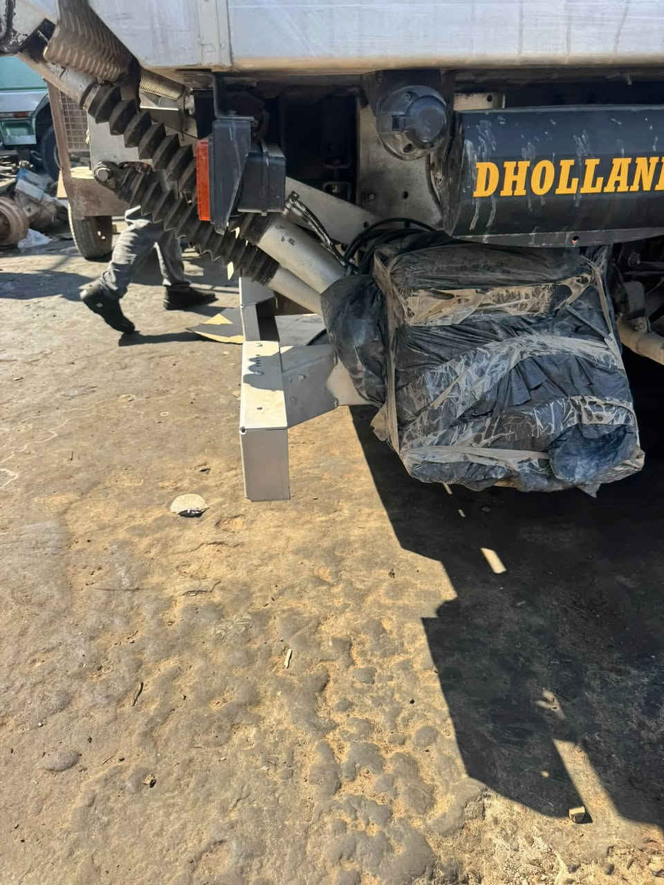 السلام عليكم باب جك جديد مال سياره زيرو كامل كل نقص مابي حته الريمونت شغال حمل الباب طن ونص جكات هايدروليك ومنضومه كهرباء حار وبارد من الباتري ٢٤ فولت مكاني بغداد الشيخ عمي السعر ١١ ورقه ولي مجال ***********
