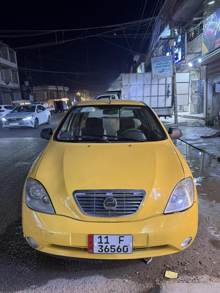 السلام عليكم
سياره طيبه 2015
محرك كير خير من الله
صدر امامي خلفي
السياره ضربتها صندوك وجاملغ جهت السايق 
السياره بسمي هيئه غرامات عليه
تحويل ثاني يوم
السياره نصبتها حلوه
السعر 37 وبيها مجال 
مكان السياره بغداد حي البساتين 
رقمي ***********
