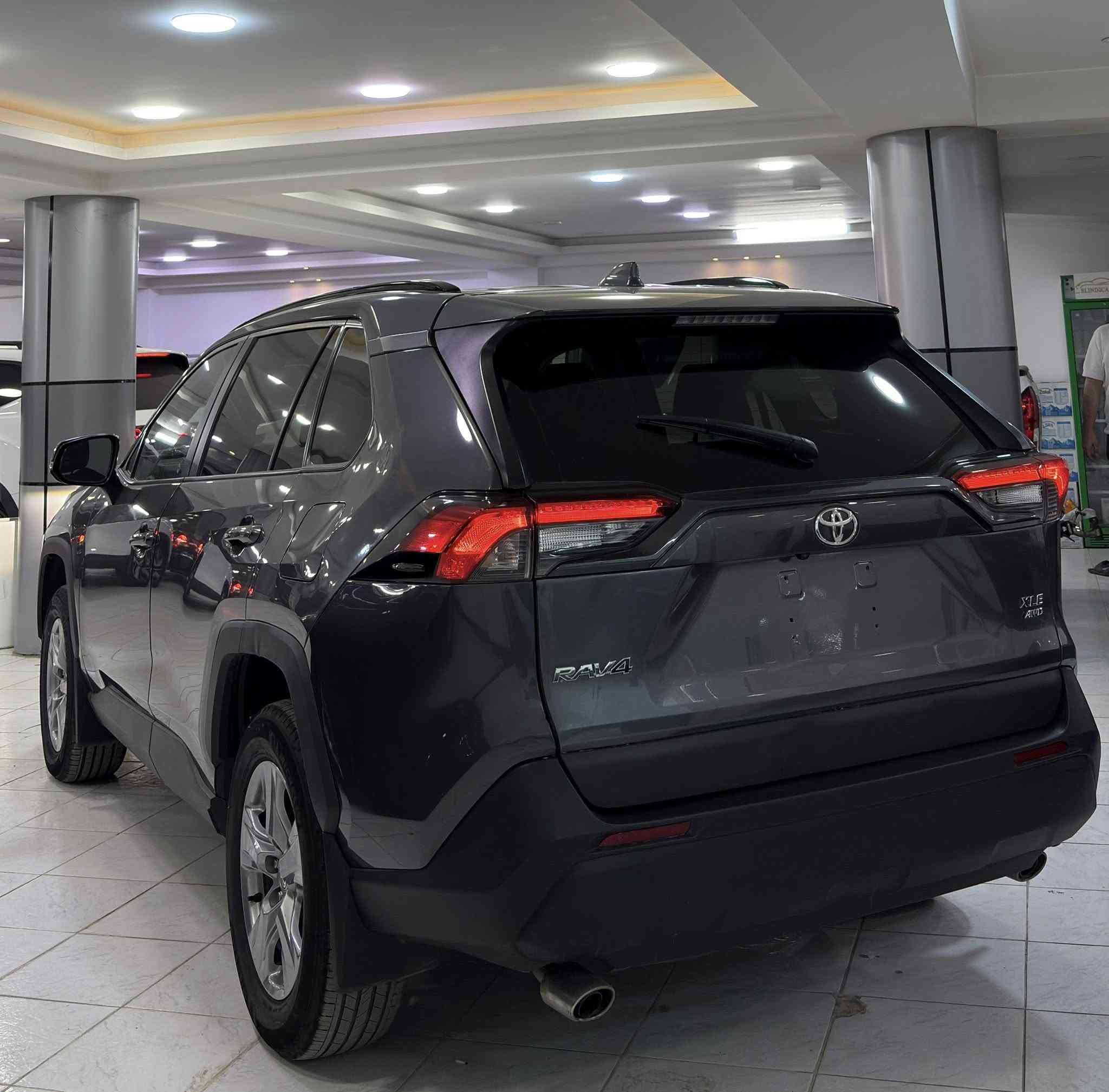لبيع او المراوس
راف فور فول مواصفات
بانزين وليست هايبرد ! 
  RAV4 2023 XLE PLUS AWD 

سعرها 220 وبيها مجال للشراي 

بجم كبس (بدون ضربة بالبجم )
 بدون ايرباك ( فقط ايرباك التكمة طاك )
ضررها صندوك وجاملغ خلفي

بيها بخصة صغيرة بالسقف على وضعها بالشحن صارت ترجع pdr 

فتحة سقف سلايد
فور ويل
تدفئة كشنات
تدفئة ستيرن
بصمة تشغيل
بصمة ابواب 
رادار امامي
رادار خلفي
رادار جانبي ونقاط عمياء 
صندوق كهربائي 
هاندبريك بصمة 
كاربلاي وايرليس 
عداد نصف دجتل 
وضعيات قيادة 
دفع رباعي 
اوتو هولد
اوتو ستوب 
تبريد مناخين
تبريد قطعتين 
محافظة على المسار 
مانع اصطدام 
كشن السايق كهرباء
لايتات زينون
ويل كب
وباقي مواصفات الراف فور المعروفة

رقم تلفون 
***********
***********
