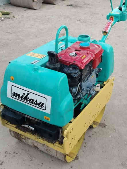 حادله ميكاسه يدويه وارد يابان
وزن (ثلاث ارباع )الطن عرض 60سنتمتر 
هزاز فول 
طفايه حريق 
قماجي جدد
سيفتي  
جاهزه للعمل 
مكاني واسط الكوت مركز المدينه اي استفسار اتصل بلرقام اثير ***********اسيا ***********
نعتذر عن الرد في الخاص ☝☝☝☝
