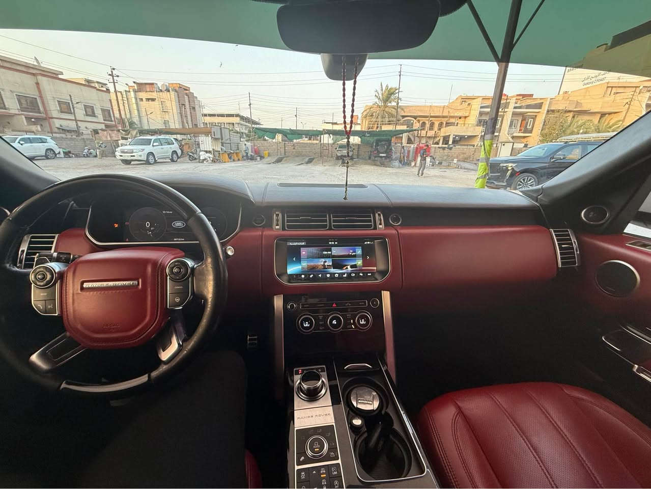 رانج روفر 2017 ڤوج اوتوبايوگرافي سوبر چارج اعلى فئه، وارد خليجي وكالة صديق مكفوله و مغلفه نانو PPF مطفي، رقم اربيل، ماشيه 99km، جاهزه بدون اي نقص مع كامل ملحقات الشركه، 
1-كامرات 360 مع حساسات اماميه خلفيه
2-مقاعد جلد احمر كهربائيه، تدفئه تبريد و مساج
3-سقف بانوراما two colours 
4-ابواب شفط مع دخول ذكي 4 ابواب 
5-دواسات كهربائية 
6-مرآة جانبيه شفط و ذكيه عند الحركه الخلفيه 
7-قاصة امان عدد 2 
8-ماسحات اناره  اماميه
9-جكات تحكم في الارتفاع  
باقي المواصفات هواي و معروفه لل Autobiography 
السعر المطلوب 41000$
*********** البصرة, العراق
