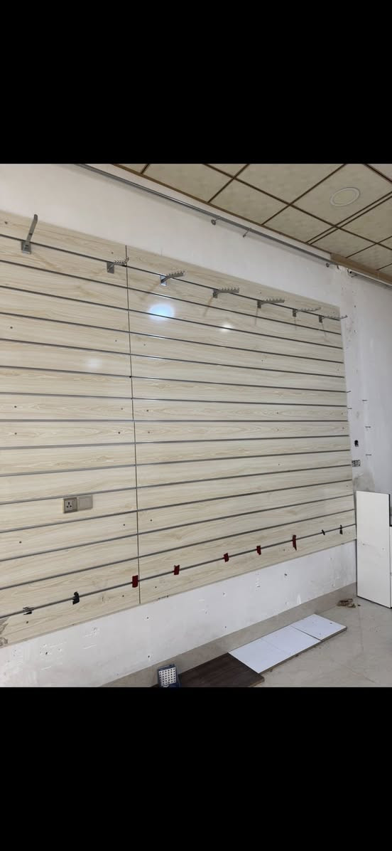 ڕەفەی mdf بۆفرۆشتن لەگەڵ قۆڵ 35سانتیم 40 سانتیم
هەموی تازەیە هیچی نەشکاوە بە سعری گونجاو
ئەگەر موشتەریت تیل بکە لە سلیمانی
***********
