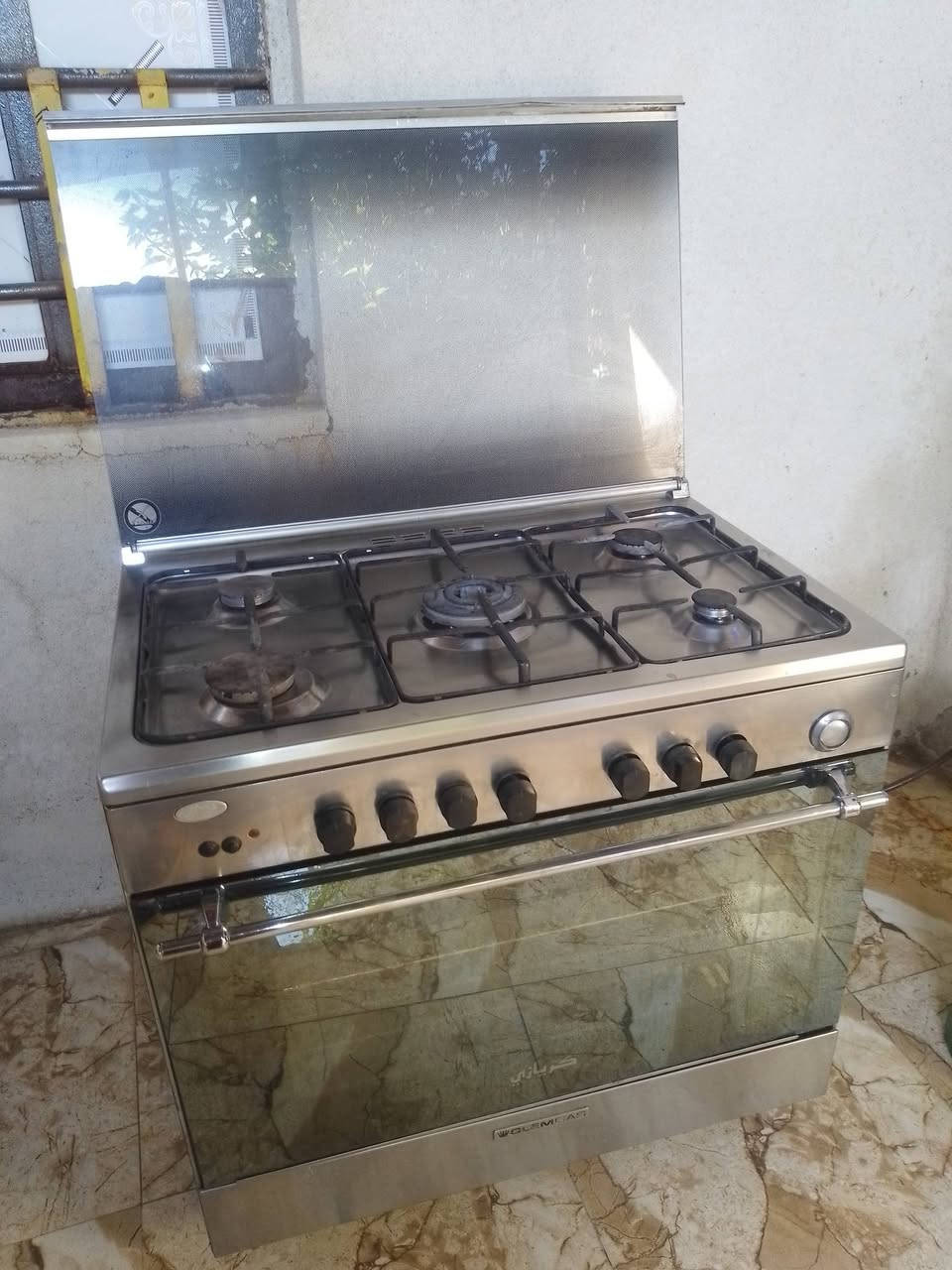 غراض بيت للبيع غساله وطباخ شرط الشغل وشرط النظافه بسعر مناسب مكاني بصره حيانيه شارع الطاگ للأستفسار ***********
