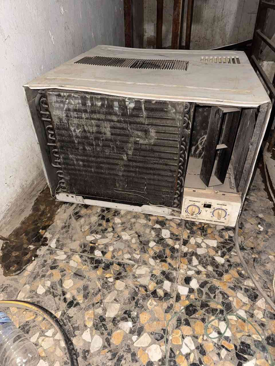 مكيف جبير للبيع نضيف كلش بس يرادله غسل الهوا مالته ثلج السعر ٢٥٠ 
للأستفسار مراسلة الصفحه


**إذا كنت صاحب هذا الإعلان وتريد حذفه لأي سبب، رجاءا أرسل رسالة إلى الدعم الفني**