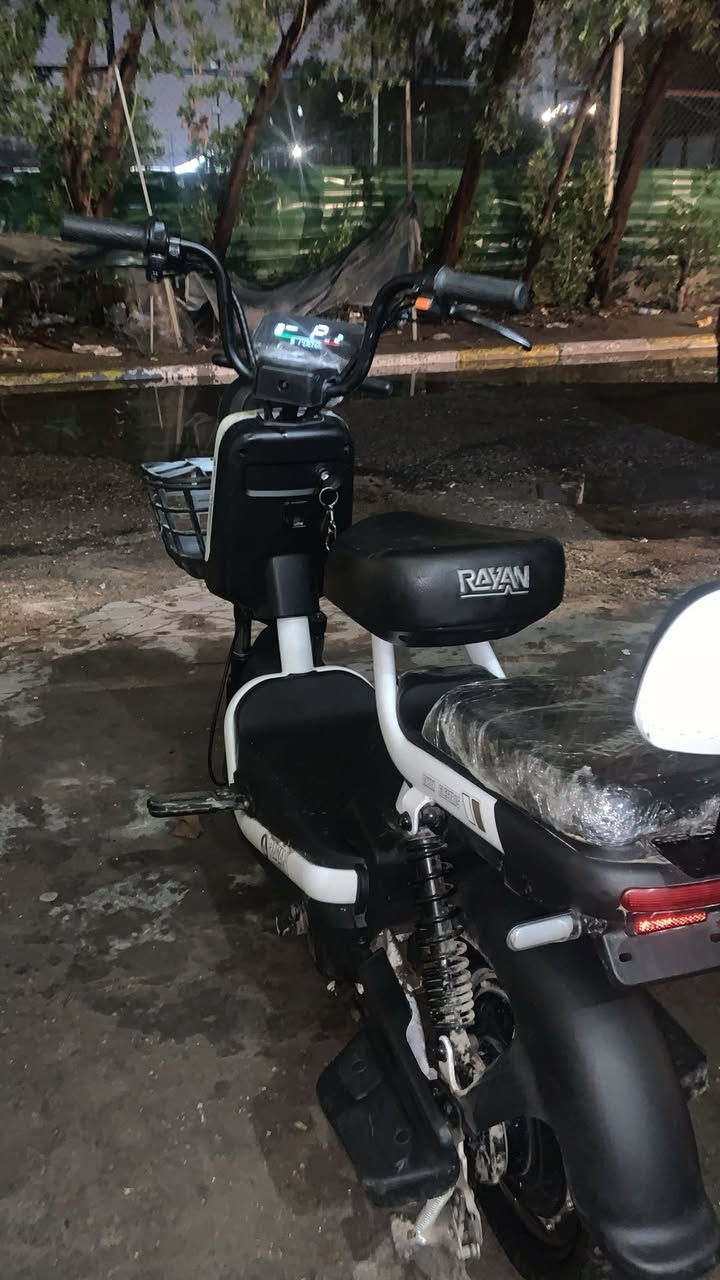 دراجه حجم 14 للبيع او مراوس بدراجه ار9السعر 325 الدراجه جديده مستعمله شهر مكاني بغداد الدوره 
الضفه99


**إذا كنت صاحب هذا الإعلان وتريد حذفه لأي سبب، رجاءا أرسل رسالة إلى الدعم الفني**