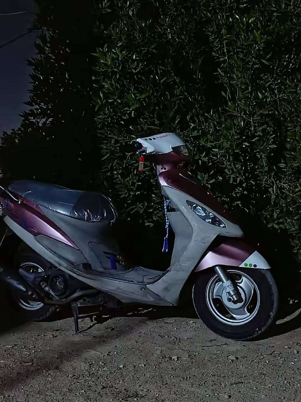 سلام عليكم دراجه ماكس منغوليا للبيع اني مطلعها حاويه دراجه جديده كهرباءيات شغاله بس سلف عطل مكاني سماوه بلوركاء سعر دراجه 950 هاذا رقمي ***********
