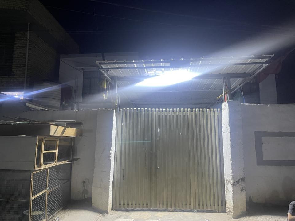 بيت للبيع طابو صرف 
الشارع الرئسي اليربط حي الوحده بلحولي خلف مدرسه شهدا القاسم المساحه 300م

للاستفسار ***********
