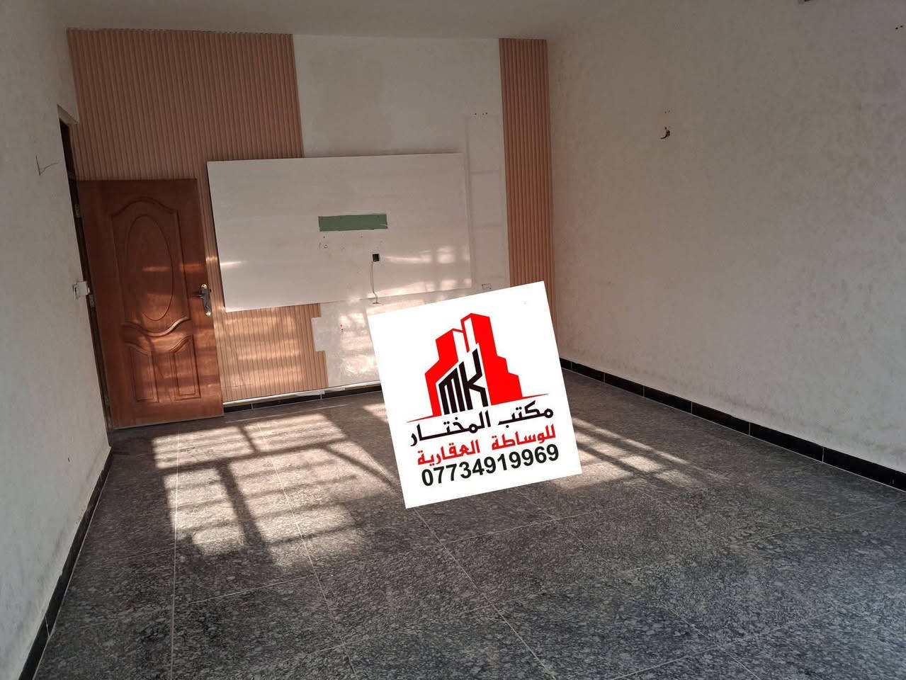 🏠 #للايجـٰآر_في_السيـديـه 🏠
بيت ١٨٠ متر واجهه ٨
البيت يتكون من مدخلين 
يحتوي على كراج وحديقه 
و ٤ غرف نوم ٢ جوه و٢ فوك وصاله ومطبخ ومنور  
وخدمات ٢ وسطحين
مربع التصنيع
بدل الايجار مليون ونص 
📱______________  ☎️ 
للاستفسار #مكتب_المختار_للوساطه_العقاريه
اتصال +واتساب 📞 📱 
***********
