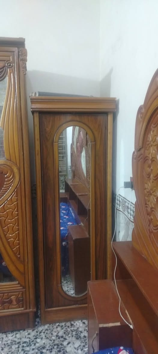 غرفة اخشاب السعر 350 وبيها مجال .مكاني الشعلة . ***********
