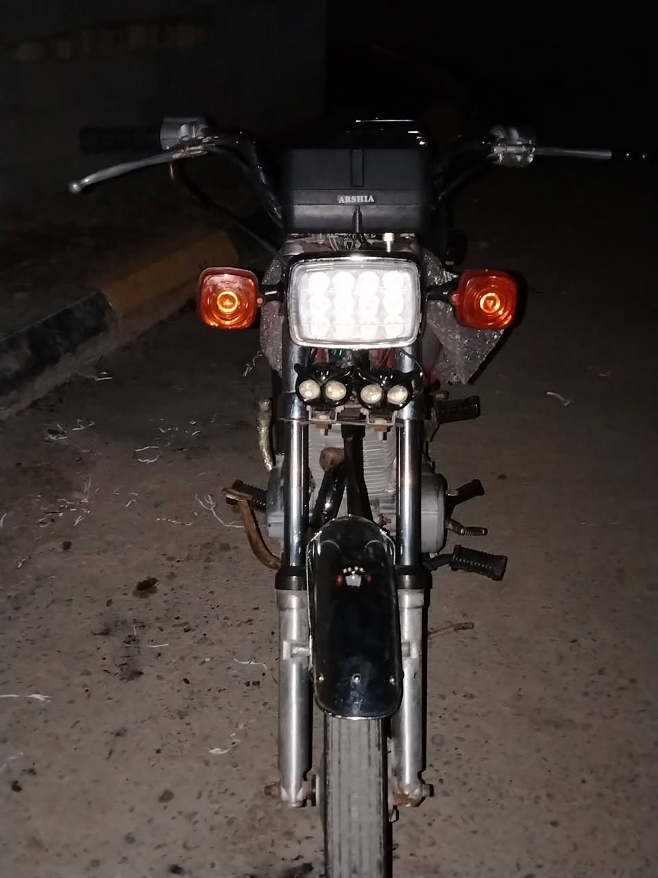 سلام عليكم دراجه يراني شلامجه عينه ولايت  نضيفه غراض جديد تو شاده مكينه ناعمه لا تبخير ولا تنقيص كهربايات كله شغاله سعر 550وبيه مجال المكان ميسان المجر الكبير تصل عل رقم ***********شراي بل خدمه
