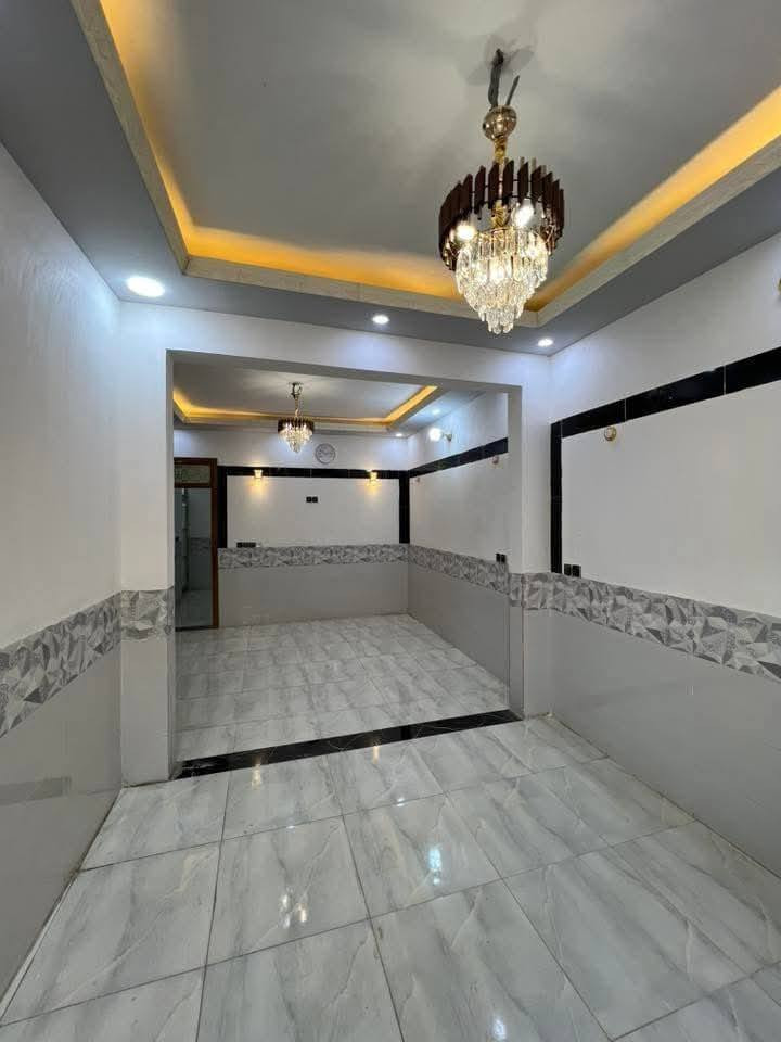 اللهم صلي على محمد وآل محمد بيت اللبيع في كربلاء 
مجمع سيد اسماعيل السكني المساحه 
75 متر طابقين 3 غرف نوم وصاله واستقبال ومطبخ وصحيات  مغاسل داخل وخارج
للبيع العنوان كربلاء مجمع سيد اسماعيل خلف جامعة كربلاء قرب مدينة الزائرين عمود 143 مقابيل مزار سيد اسماعيل يبعد عن الامام الحسين عليه السلام 10 دقائق ب السياره توصل يم الامام الحسين يصلح سكن او حسينيه للزوار طابو زراعي إقرار محكمة سند 25 
للاستفسار اتصل واتساب 
*********** *********** *********** كربلاء, العراق
