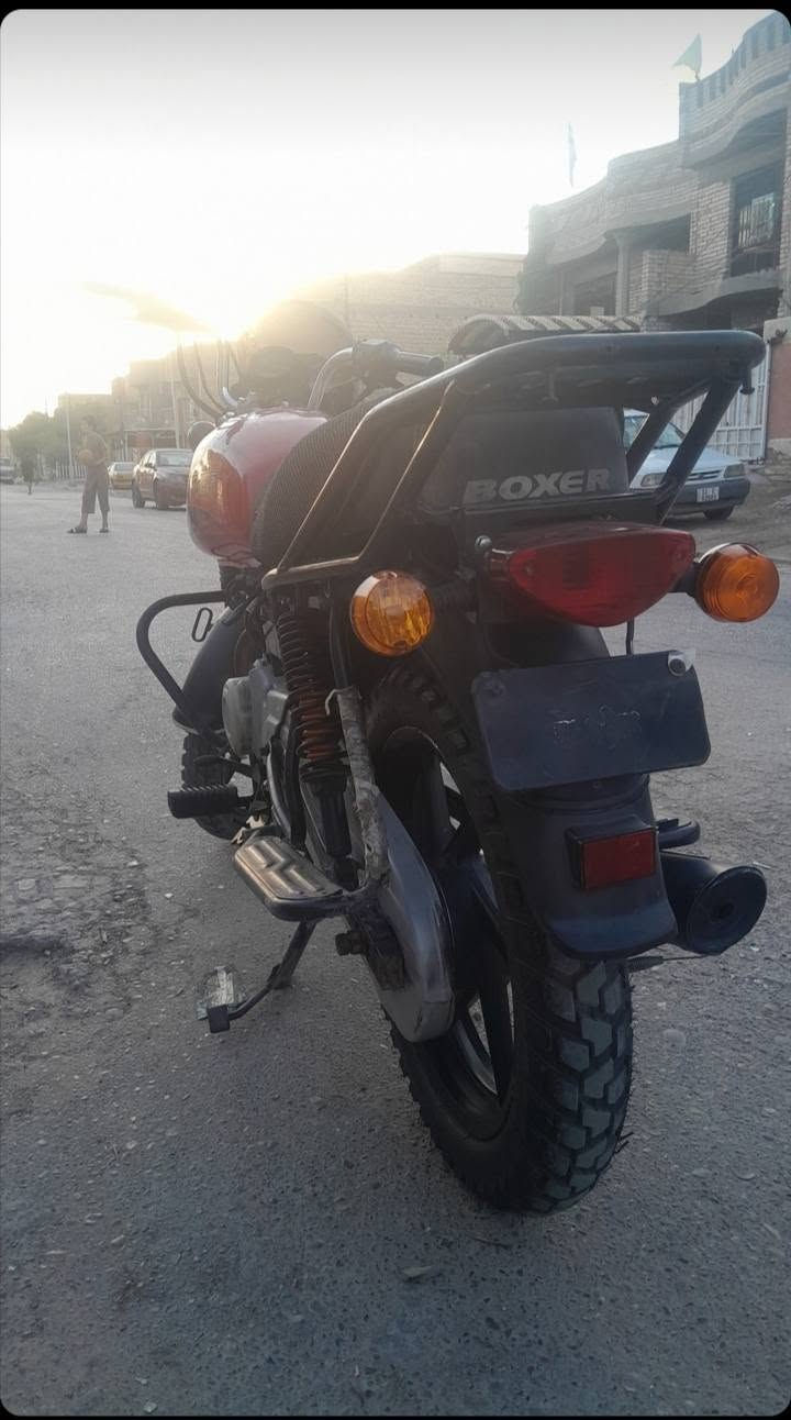 السلام عليكم دراجه بوكسر مديل ٢٢ مكينه بل جيس بس بيه ملاحضات بصيطه ونقص كابريتر درجه مسوي دامه كامله عليه بس بقت كابريتر وطلع ٧٠٠ وبيه مجال متوازي عليه بيعته *********** مكان البنوك

