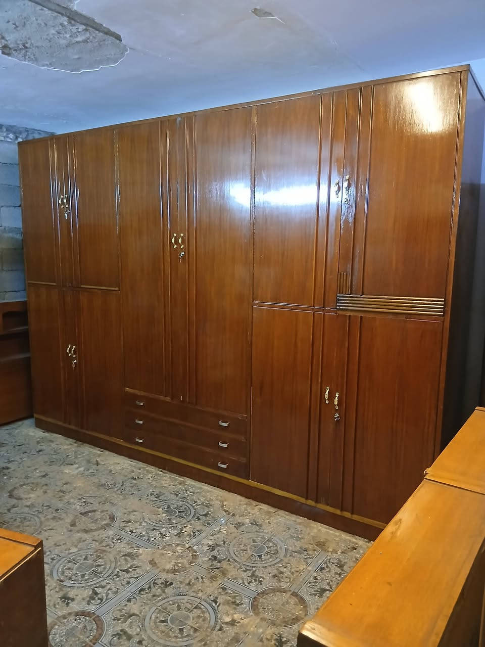 غراض مستعمله نظيفه جدا للبيع كلمن وسعره المراسله خاص او الاتصال ***********مكاني بغداد
