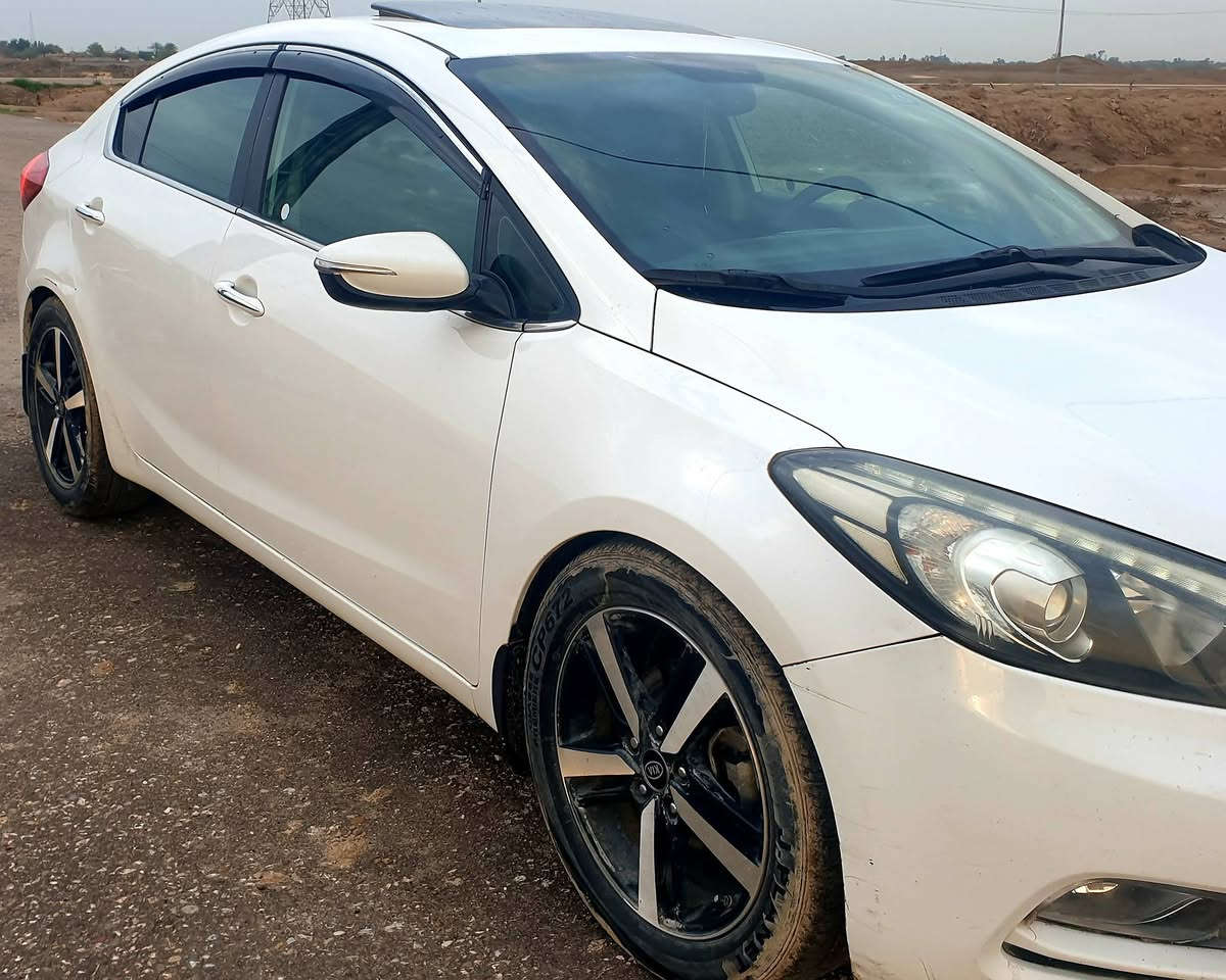 سلام عليكم 
كيا فورتي 2015 وارد امريكي 
محرك وكير مكفولات 
رقم بغداد باسمي 
تبديل جاملغ بدون صبغ بلادي مطابق نفس لون 
والبنيد مصبوغ تقريبا نصفه
بدون دواخل شواصي لغود كفاله عامه ليبل واحد
مواصفات فول فول تحكمات vib
جاهزه من كل نواحي السعر ١١٧ وبيها مجال 
مكاني بابل محاويل حي المشتل 
***********
