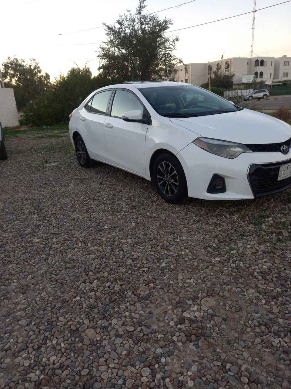 السلام عليكم
مكلف بالنشر 
للبيع 
كورلا وارد امريكي 2015 
فول بس بدون بصمة 
بيها قطعتين صبغ بنيد وجاملغ 
رقم بغداد شرط التحويل 
فتحة 
اشاير مري 
تبريد لمس 
ويل كب
4 دسك 
شاشة وكامرة 
تحكم جهتين 
محرك 1800
مانع انزلاق 
وضعية قيادة سبورت 
شفتات ستيرن

مكان السيارة صلاح الدين الدور المجمع السكني 
السعر 122 وبيها مجال
 للاستفسار ***********
