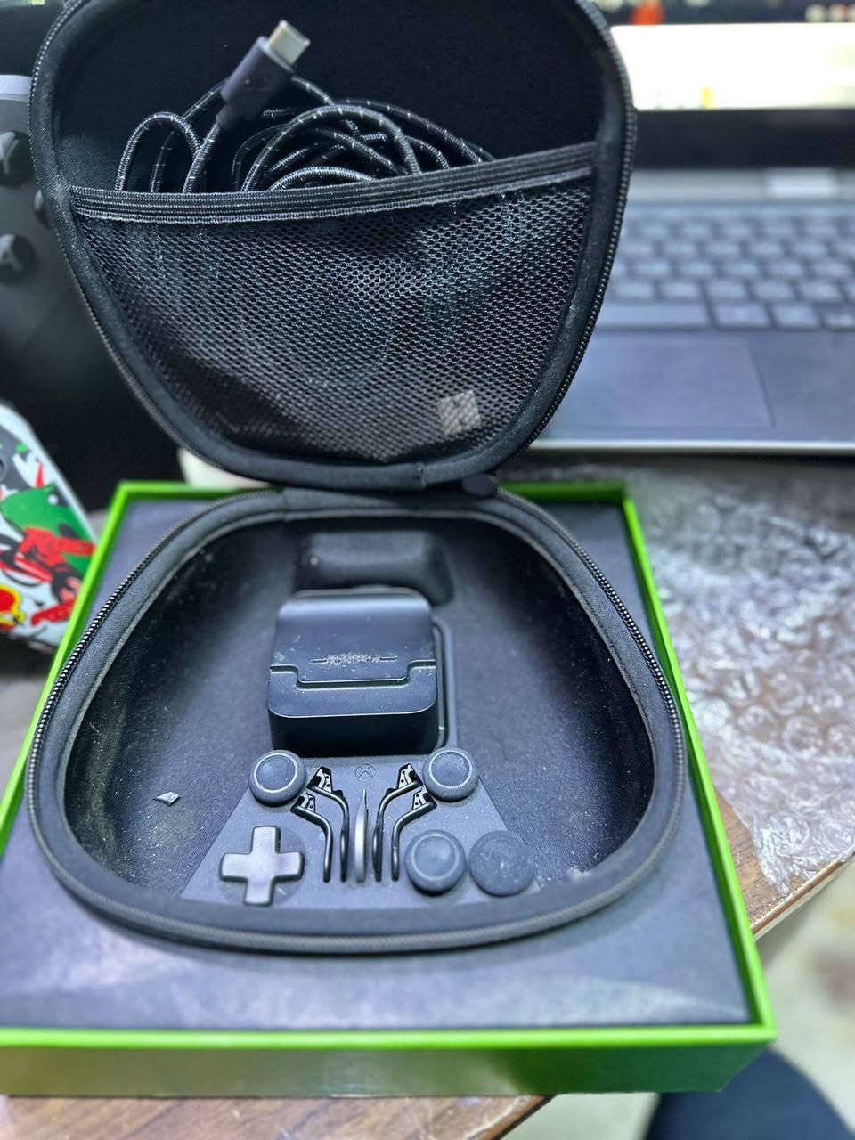 توفر لدينا جويستكات احترافي باله غير مستخدم داخل العراق اصلي اكس بوكس سيريز و X مع جلاتين هدية 🎁 من مكتب تخفيض السعر العاطفي الشطره شارع التربيه مقابل افران الزيتون *********** سعد الطائي للألكترونيات
