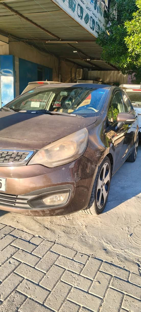 السلام عليكم
كيا ريو خليجي مكفوله شاصي ولغد كير ومكينه جديدات تبريد وكلشي كامل بيه بيه كم قطعه صبغ
موديل ٢٠١٥ للبيع 

رقم بغداد  هزه وسنويه جديده 

السعر 90 وبيها مجال 
الاتصال:***********
