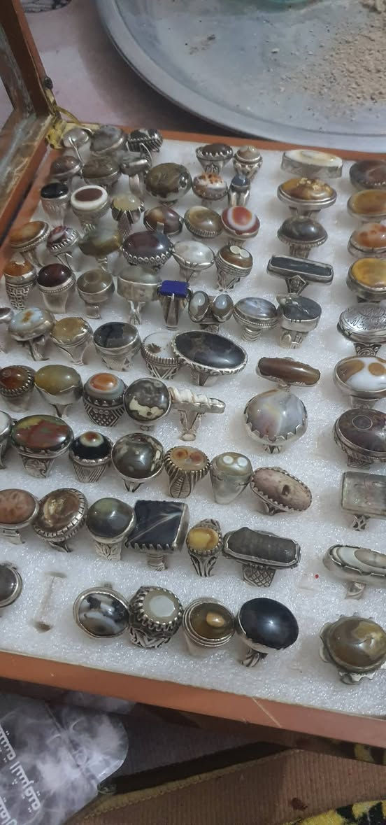 محابس للبيع حجر كله قديم السعر القطعه ع 50جمله الحجر غلبيته مصور ***********
