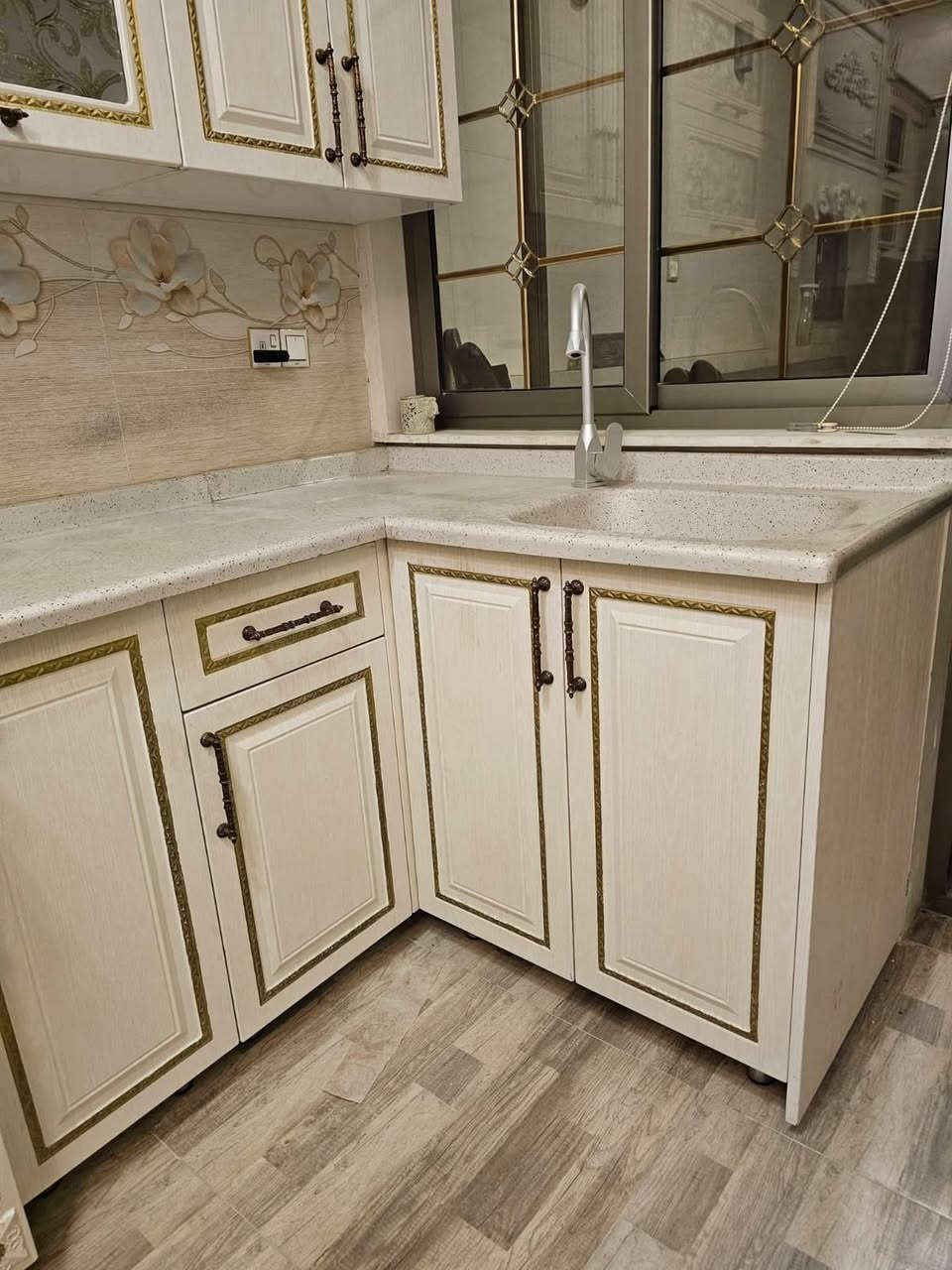 كاونتر مستخدم موديل ملكي تزكام 
قياس 3 امتار و98سم. ارضي وملحق 
وسنك متر و40 سم كامل مرمر  بوكس ثلاجه 82 سم 
ويجي وياه طباخ منضدي 
عنوان اربيل نقل حد بغداد علينا 
يتوفر نقل باقي محافضات 
للستفسار ع وتساب ***********
