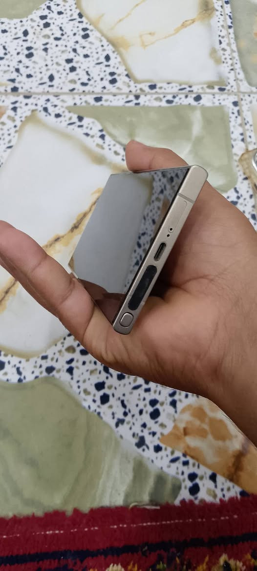 هاتف سامسونج اس 24 الترا ذاكره 256 نسخه فيتنام السعر950 قفله هذا رقم تلفوني***********
