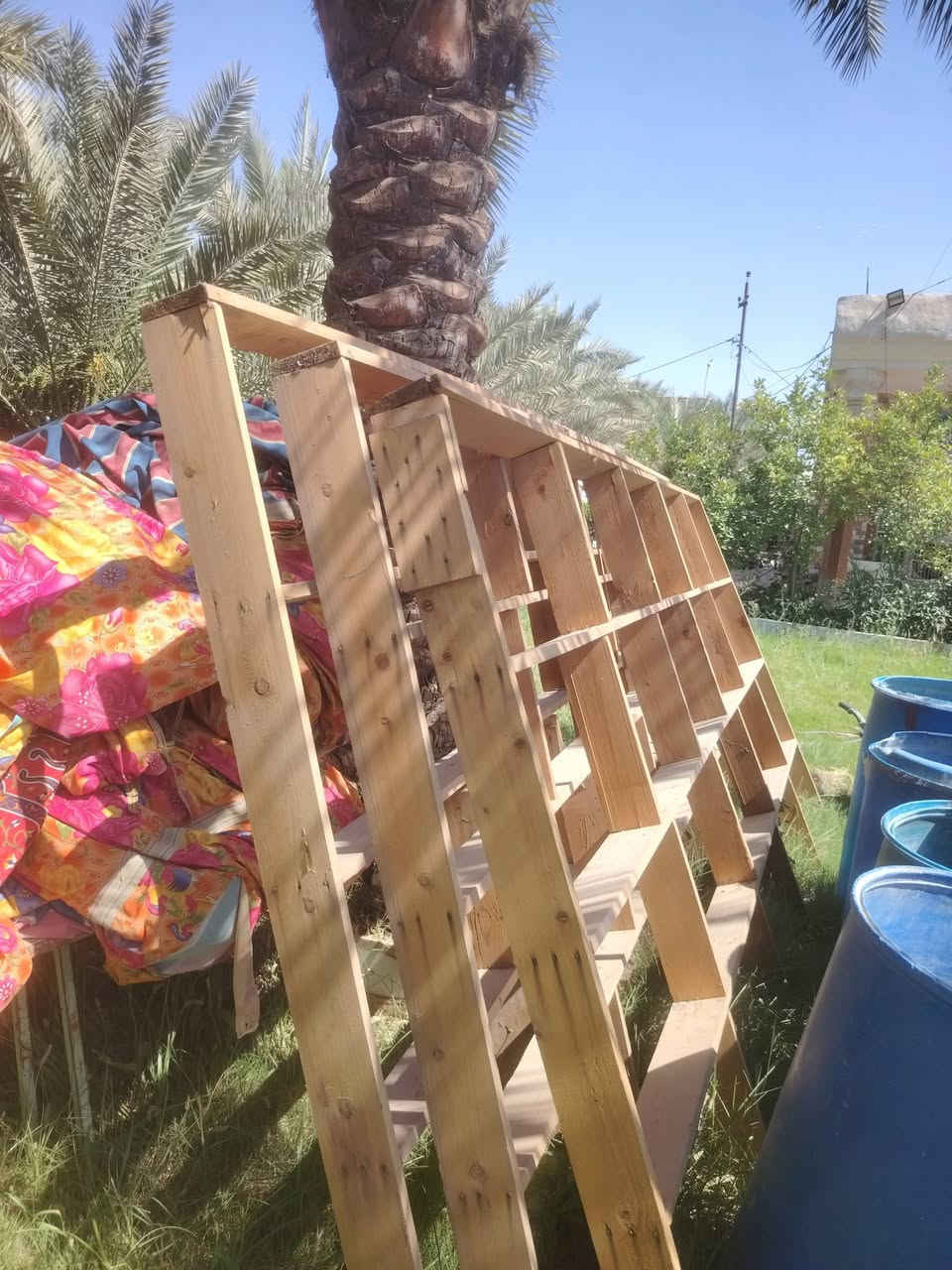 السلام عليكم ورحمة الله وبركاتة غراض لبيع
رفوف خشب عدد 3وباب دفتري كامل مع جرجوبه عدد 3وشيلمان عدد8 طول 4/5 وبيهن 4وبيهن 3/5وخان جام كامل مع مشبج مالته وميز الألمنيوم اتصال رقم ***********
