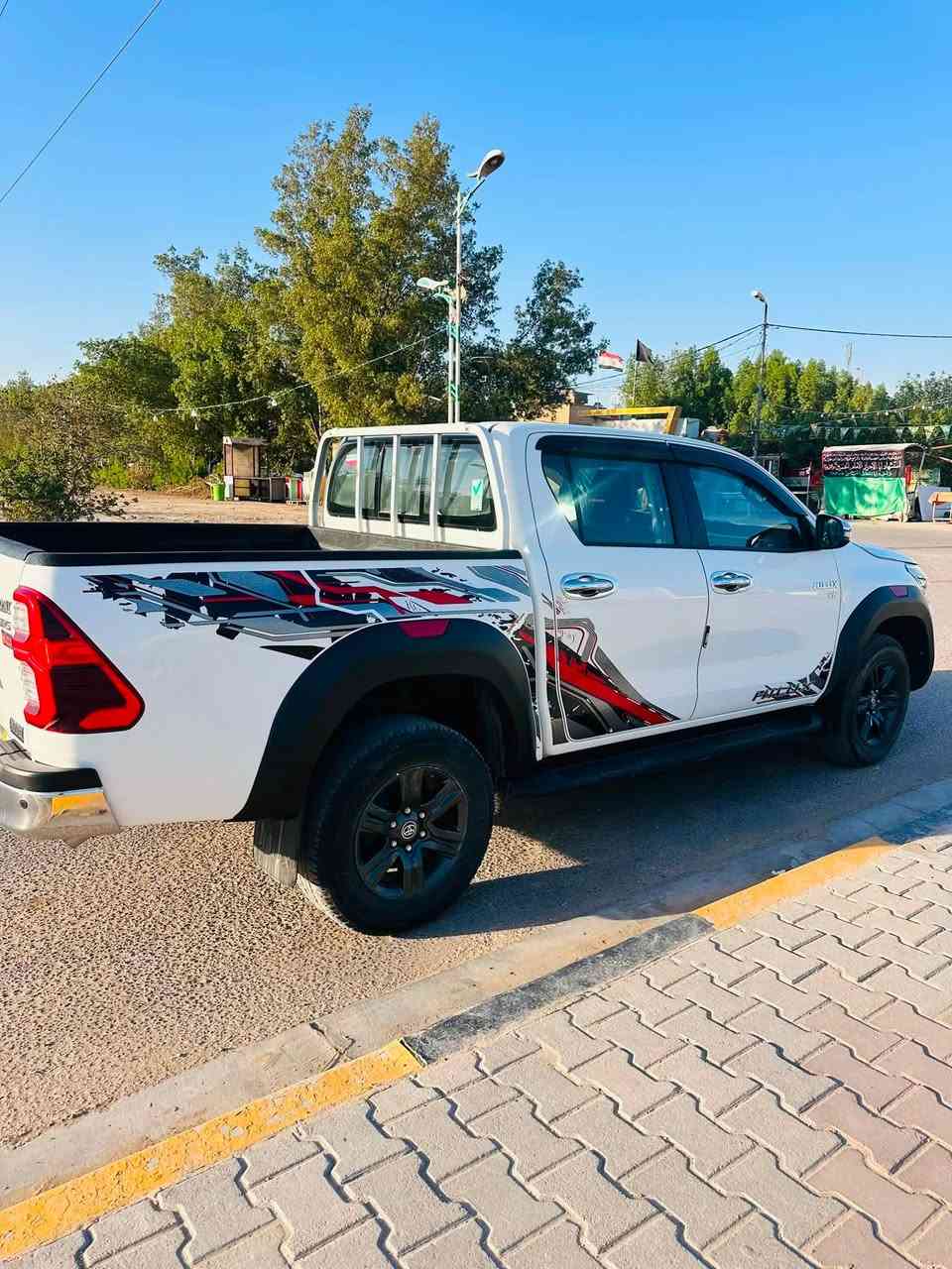 للبيع: تويوتا هايلوكس Hilux V6 موديل 2024 (الوحش الياباني) 🇯🇵🔥TRD
السلام عليكم شباب..
للبيع
السيارة غنية عن التعريف، هيبة ونظافة ومكفولة من كلشي.
المواصفات والترتيب:
 الموديل: 2024.
 المحرك: V6 (6 سلندر) عزم وقوة ما شاء الله.
 اللون: أبيض صدفي ملكي.
 العداد (الممشى): [74605]  فقط.
 الحالة: السيارة شبه زيرو، مكفولة كفالة عامة (من الصبغ، البارد، والضربة).
سنوية وهزة كله جديد والتحويل ثاني يوم.
 مواصفات، مفتاح التشغيل بصمة  -AIRBAG عدد 2
‏ABS-‏ فور ويل-‏ لايت زينون + LED -‏ كشافات زينون -بك لايت LED-‏ قبضات ابواب المنيوم  -حجم الايطار 265/65R17-مثبت سرعة -المودات والاوامر الصوتية-‏ لون المقاعد احمر -المقاعد الامامية تبريد‏-تجاوي متحركةشاشة اصلي  -كامرة -‏ حساسات امامية -حساسات خلفية -تبريد شاشة-نظام مانع تزحلق حساس اطارات -ECO -SPORT-شاحن واير ليس -اشاير بالمري والمري قابلةللطي-مخرج  Bluetooth  USB-
 السعر: [396،] يعني 3 دفاتر وستة وتسعين وبيها مجال 
 مكان السيارة: [بابل / الحلة - الكرامة 
 للاستفسار والتواصل: يرجى الاتصال على الرقم [***********-***********]
السيارة جاهزة من  الدعامية للدعامية، ، مالت شراي يدور هيبة وراحة بال. وسيارة  انظف من صور بهواي 
الله يبارك لصاحب النصيب المقسمة إله. 🌹
