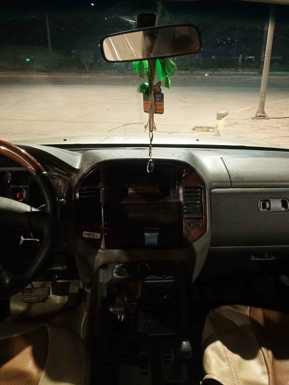 سلام عليكم سياره باجيرو للبيع موديل 2005 رقم ادياله محرك 3800 سياره مكفوله.   ***********.   ***********

