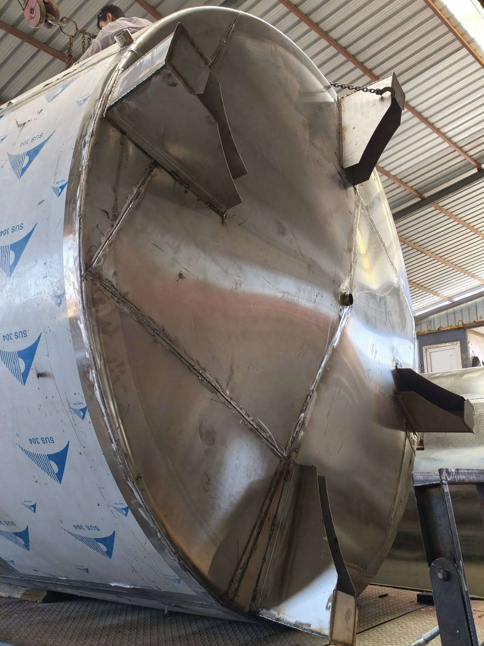 خزان ماء مصنوع من الستانلس ستيل (Stainless Steel) نوع غذائي وكيميائي، مقاوم للصدأ والتآكل، مطابق للمواصفات الصحية، آمن لخزن مياه الشرب والسوائل الغذائية والكيميائية. 🔧✨ تصنيع خزانات بجودة عالية في معمل البو خضير ✨🔧

نقدم لكم خزانات مصنوعة من حديد كرفنايز (مغلون) وحديد أسود،
بمواصفات دقيقة وجودة ممتازة تناسب مختلف الاستخدامات:
💧 مياه
⛽️ ديزل
🧪 مواد كيميائية
وغيرها حسب الطلب...

✅ تفصيل حسب الطلب
✅ لحام دقيق ومتين
✅ شحن متوفر لجميع المحافظات

📍 العنوان: الأنبار – الفلوجة – شارع السد، مجاور مطعم غصن الزيتون

📞 للاستفسار أو الطلب واتساب أو اتصال :
***********
***********
***********

📌 معمل البو خضير – ثقتكم سر نجاحنا

---

#خزانات_حديد #بليت_مغلون #بليت_اسود
#معمل_البو_خضير #خزانات_مياه #صناعة_محلية #جودة_عالية
