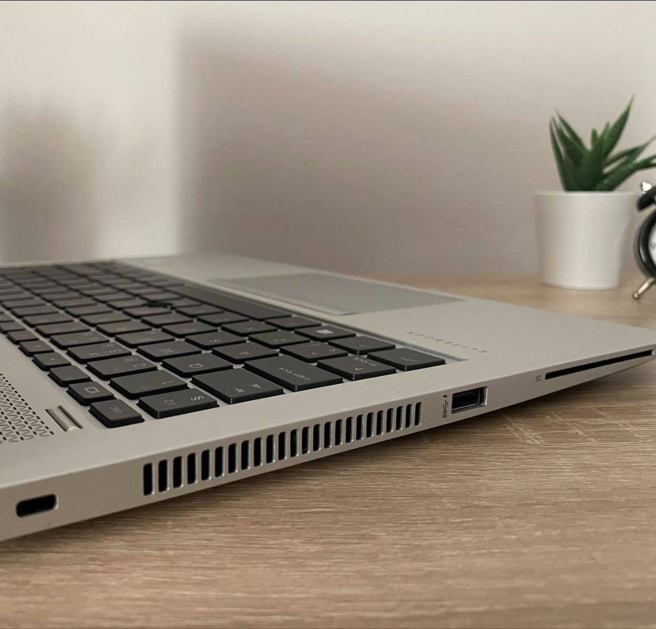 لابتوب hp Elitebook الشكل الحديث هيكل المنيوم الجيل الثامن للبيع 
الحاسبه سوبر سلم وهيكل معدني انيق جدا 
الجيل الثامن
المعالج core i5 الجيل الثامن
رام 8 كيكا DDR4
هارد 256 كيكا SSD
كرت الشاشه Intel Uhd 630 حجم 4 كيكا
الشاشه حجم 14 انج ضد التوهج 
باتري ليثيوم 6 خلايا  شحن سريع 65 واط والباطرية ممتازة
كامره دقة hd
 منفذ تايب سي و رام  وhdmi وباقي المنافذ   الحاسبه كلش نضيفه وحلوه
السعر 300 الف


**إذا كنت صاحب هذا الإعلان وتريد حذفه لأي سبب، رجاءا أرسل رسالة إلى الدعم الفني**