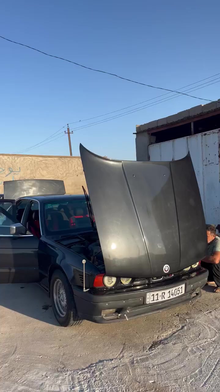 السلام عليكم للبيع بي ام حجم 535 مديل 90  رقم بغداد نكليزي سياره نظيفه سلايت كهربائي صبغ جماليه  صدر نضيف   داخل وخارج تبريد خير من الله  گير ومكينه  اكسن خير من الله 3.5 مفتوح  شلعه ومعدل سياره ما ناقصها شي  المكان بغداد _ابوغريب (***********)
