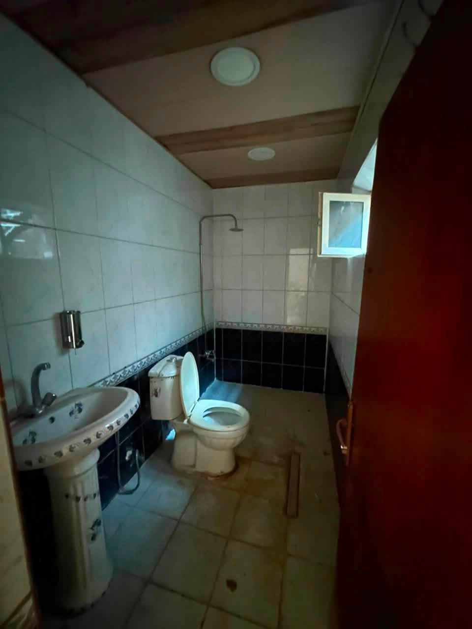 �✨ للإيجار في السيدية – بيت راقي ومميز ✨🏡
🌟 بيت بمساحة 150م
🛏️ يتكون من:
✅ 4 غرف نوم
✅ صالة واسعة
✅ مطبخ مرتب
✅ خدمات متكاملة
✅ كراج
✅ حديقه

💰 السعر:  مليون و350 قابل للتفاوض
 
📞 للاستفسار والحجز:
مكتب حلم عقاري للوساطة العقارية
📱***********
