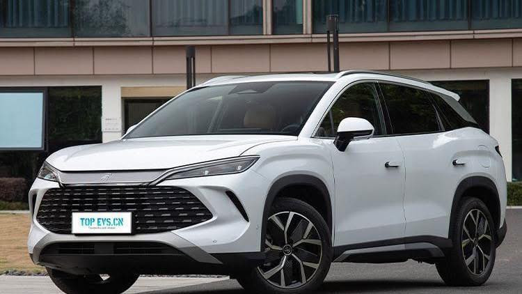 🪩بي وادي سونك L  فول الفول   vIp 2025 زيرووو   نسخة الحديثه بطاريه كبيره 120 كيلو بشحنه 
تفويله كامله تمشيك 1800 كيلو  سعه خزان الوقود 65 لتر 🪩

🔥السعر 28.350.000  دينار
28 مليون و350 الف
🔥

عداد الكيلو متر / ZERO

⚙️ المكينه BYD SONG L البانزين جنيتر 1500 Cc وضيفتها شحن البطاريه تعمل بنظام بلكن هايبرد نظام الحديث المتطور جدا واعتمادينا من نوع DMI ويعمل هل محرك ثلاثه انظمه الي هو بانزين + شاحن خارجي + شحن داخلي (ذاتي)⚙️

__ مدخلين للشاحن السياره
🛞 الأبعاد والوزن
 • الطول: 4,840 مم
 • العرض: 1,950 مم
 • الارتفاع: 1,560 مم
 • قاعدة العجلات: 2,930 مم
 • خلوص أرضي تقريباً: ~210 مم
 • الوزن: من 2,150 كيلو إلى ~2,385 كيلو . 

♨️مواصفات الداخل المقصورة ♨️

📍كراسي جلد  من نوع فاخر جوده من شركة BYD لون  القرميدي  + كرسين الاماميه كهرباء 
 
📍شاشه كبيره قلابه   + كار بلي + مرتبطه بذكاء اصطناعي  جدا متطوره وتحكم في جميع الاوامر المقصوره الخارجي والداخلي

📍كامره  بالداخل المقصوره لمراقبه السايق كاميرا السايق الداخلية:
✔ تراقب التعب
✔ تمنع الحوادث
✔ تحذر إذا تشتت
✔ تساعد أنظمة الأمان
✔ تحلل العين والوجه بشكل لح 
تلقائيا السياره تعطي نظام فرامل الذكيه وتتوقف وتصدر انذار وتشغل الاشاير الاربعه 

📍تدفئه + تبريد المقاعد الاماميه   

📍صندوك كهرباء 

📍يدات الابواب كهرباء شفط او دفن  وتحكم فيها من داخل الشاشه 

‏📍 LED   للمصابيح الأمامية والخلفية. بشكل فاخر ومتطور لايت داينمك عالي ناصي اوتو 

📍اربع كامرات كامره الاماميه متحركه مثل العين بكامل 180 درجة 

📍اربع رادارات  وتحكم فيها غلق وتشغيل 

📍بنوراما 

📍داش كام تسجيل اربع كامرات 

📍اناره داخليه 24 لون  متغير حسب طلبك 

📍اوتو بارك 

📍 نظام سستم  صوتي المميز من Dynaudio (أعلى جودة صوت).  

📍علامه BUD ضوئيه  الخلفيه 

📍اوتو هولد  + هاندر بريك بصمه 

📍نظام مانع نحدار 

📍نظام مانع انزلاق 

📍بصمه + كارت + تشغيل عن بعد 

📍كيجات دجتل الفول اوبشن مستشعارات طريق تقراها بالكامل من  مرور سيارات امامي وجانبي 

📍تحكم ستيرن كامل فول اوبشن 

📍شحن لاسلكي للهاتف وتهويه الجهاز 

📍فل سستم ايرباك بداخل المقصوره عدد 12 
 

🥏السلامة وأنظمة المساعدة

للاستفسار
 
***********
***********
