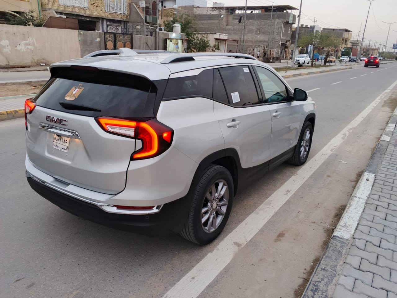 🚙 للبيع او مراوس  جمسي تيران -2022   GMC Terrain SLT
📍الموقع بصره معقل سعرها( 150 $ )
المحرك 1.5 لتر تيربو - اقتصادي وقوي 
المسافة المقطوعة: 34 
نظام الدفع : أمامي 
اهم الموصفات:
✅️ مقاعد جلد وكهرباء مع ذاكرة لمقعد لسائق 
✅️تدفئه للمقاعد الأمامية ومقود للقيادة 
✅️ شاشة 8 إنج تدعم  Apple carplay ✅️وAndroid+Auto 
✅️ نظام  صوت Bose ®️ ب 7 سماعات 
✅️ تشغيل عن بعد + بصمه جميع الأبواب 
✅️ رادار أمامي وجانبي _ حزمة أمان GMC pro
✅️كاميرا خلفيه HD دوارة +حساسات 
✅️ إضاءة LED أمامية وخلفيه +عجلات 18انج 
✅️ تحكم مزدوج بالمناخ +تبريد خلفي 
✅️ رقم فحص مؤقت .تترقم جميع المحافظات 
✅️ الضرر جاملغ أمامي ورصعات بالجاملغات الخلفيه والأبواب وفعصه صغيره بالقماره ( صبغ عام درجه اولى)
صور الحادث ورقم الشاصي مرفقه .
🚙 
سيارة تجمع بين الفخامة، والتكنولوجيا ، والا عتمادية _جاهزه للمعاينه


**إذا كنت صاحب هذا الإعلان وتريد حذفه لأي سبب، رجاءا أرسل رسالة إلى الدعم الفني**