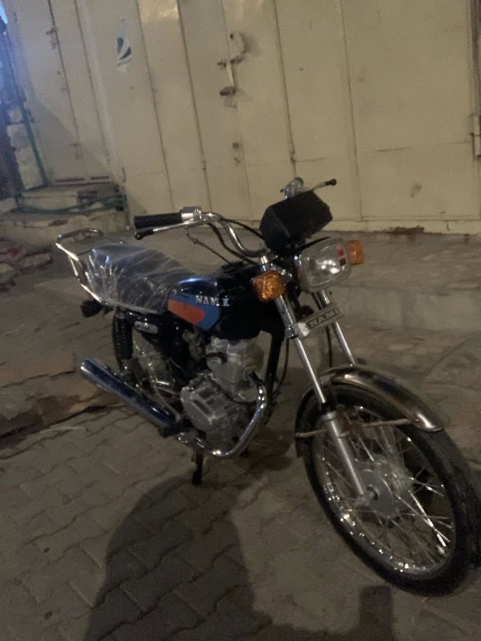 أربع مير كامله دراجه شاطي ١٨تمير جديد دراجهً خبل عوزه بس تانكي اصولي وكيله العارضي دراجه فقط بليته مابيه رقمً الشاصي نفس الوراق المكينه ٤تبديلت دهن دراجهً تخبل سعره ٧٥٠وبيهُ مجال للطيبين هاذ رقمي ***********وتساب موجود
