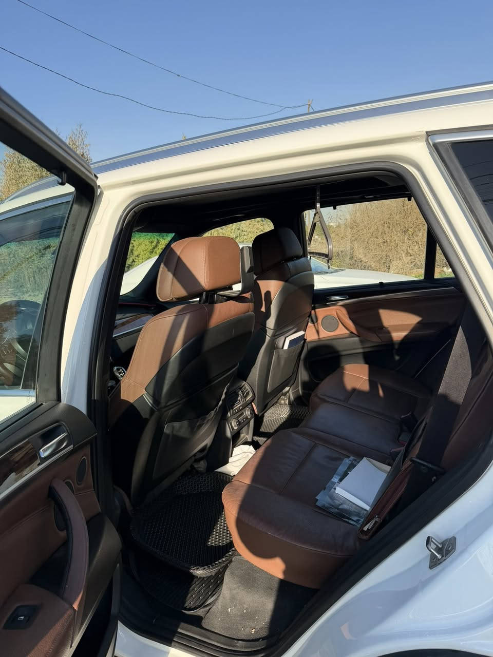 للبيع BMW X5 
2012
مكينه 8 سلندر توين توربو ٥٠٠٠
ماشيه 88 الف على ايدي سياره خليجي وكاله 
مكفوله كفاله عامه من صبغ وكلشي 
كير ومكينه مكفول 
رقم مميز  1981 بغداد 
مواصفات 
بوب شفط 
حساسات خلفيه 
كاميرا خلفيه 
صندوق كهرباء 
فتحه كهرباء 
XDrive 
كشنات خزن ميموري 
بصمه 
مثبت سرعه 
تبريد قطعتين 
نظام مساعده  على المنحدرات 
وباقي مواصفات خير من الله 
السعر 30 الف  
رقم السياره مميز 
مكان بغداد الاعظميه 
***********
