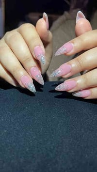 مرحبا بنات متوفر خدمه منزليه  او مكاني اشتغل داخل البيت اهلا وسهلا بجم...